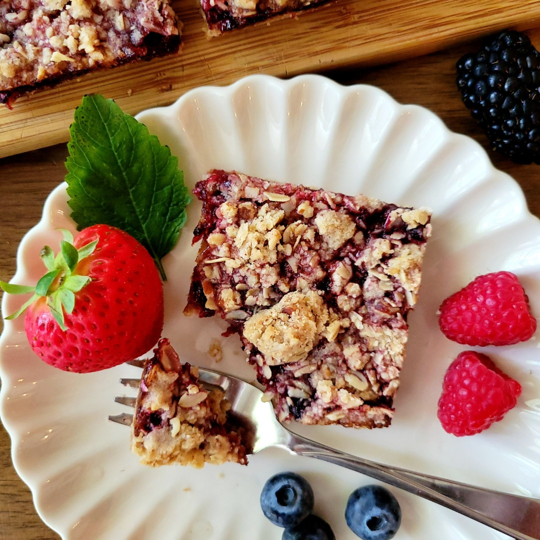 Mixed Berry Streusel Bars